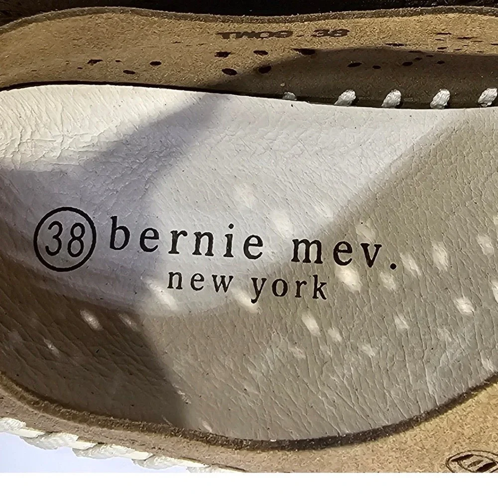 Bernie Mev NY Taupe Laser‎ Cut Floral Mandala Slip On Flat Shoes Size 38 New NWB